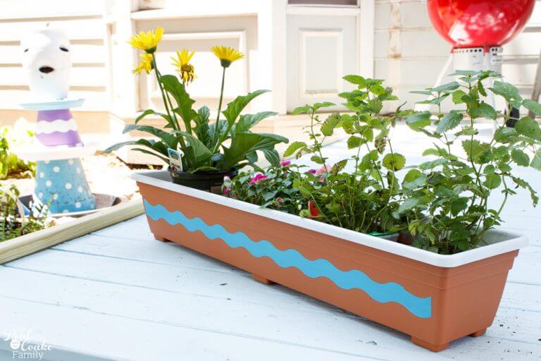 Painting Plastic Flower Pots ~ Add Personality to your Outdoor Space